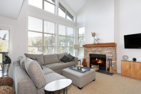 Golf Course View Townhome with communal Hot Tub